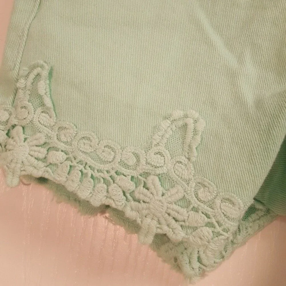 Mudd mint green